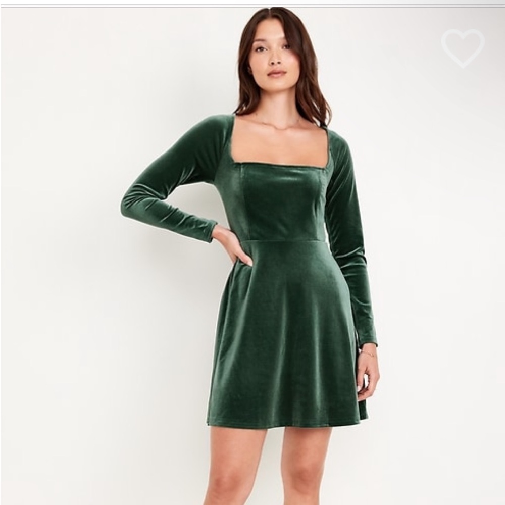 Final sale! NWOT velvet style flare dress